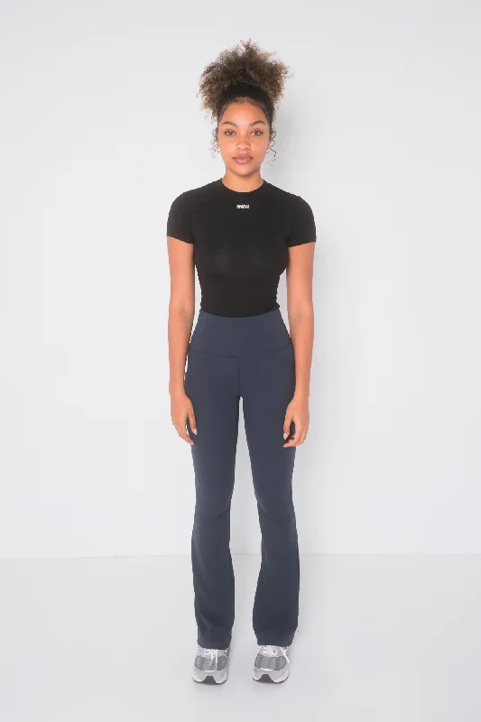 Women's Leather - Look Tight Trousers with Zipper Details in Dark Gray for an Urban StyleDaze Flare Pocket (Tall) Leggings - Ink Women's Leather - Look Tight Trousers with Zipper Details in Dark Gray for an Urban StyleDaze Flare Pocket (Tall) Leggings - Ink