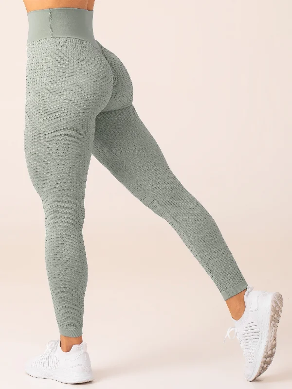 Women's High - Waisted Tight Trousers with Side Slits in Beige for a Trendy LookHoneycomb Scrunch Seamless Leggings - Sage Women's High - Waisted Tight Trousers with Side Slits in Beige for a Trendy LookHoneycomb Scrunch Seamless Leggings - Sage