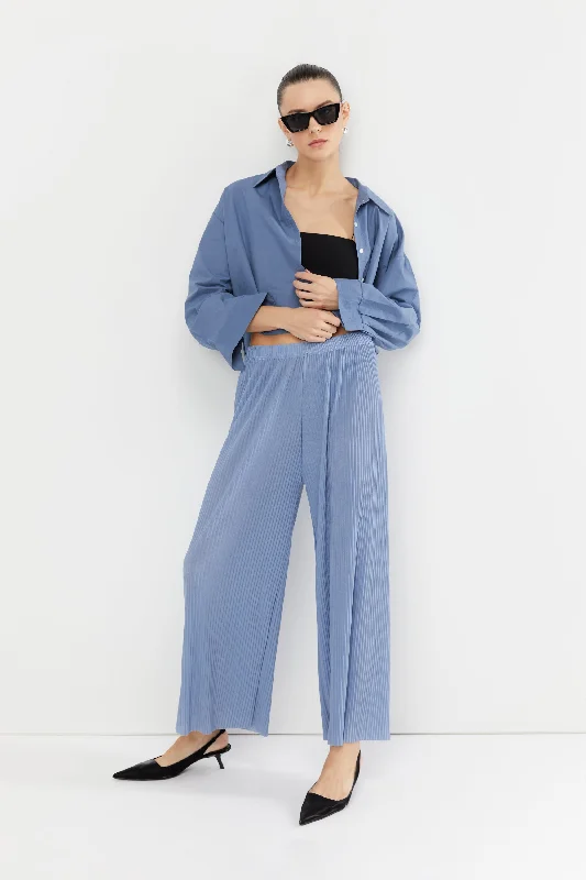 cable knit women cardigan with intricate patternsCROPPED BUTTON UP SHIRT