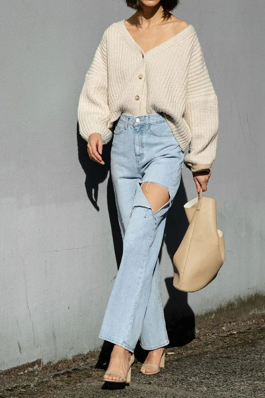 boyfriend style women cardigan for a relaxed fitSTRAIGHT LEG JEAN WITH CUTOUT