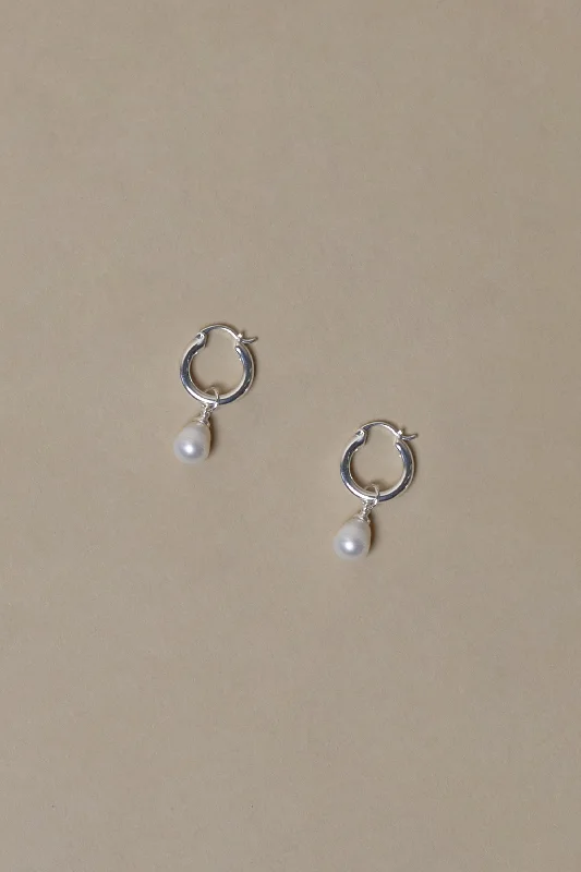 oversized women cardigan for a trendy and cozy lookFRESH WATER PEARL EARRINGS