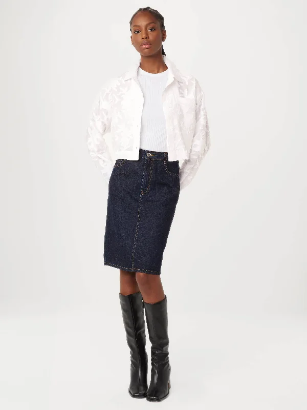 Pocketed Women T Shirt for Added FunctionalityThe Cropped Jacquard Shirt in White