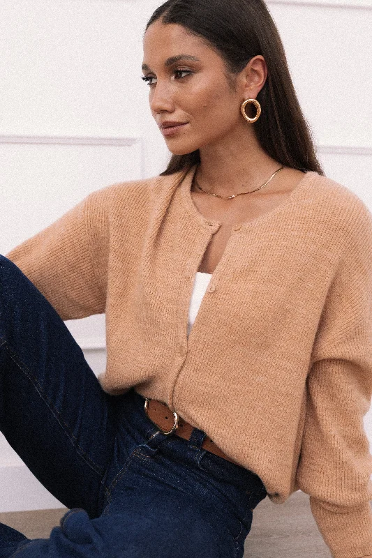 boyfriend style women cardigan for a relaxed fitAstor Classic Button Up Cardigan - Caramel boyfriend style women cardigan for a relaxed fitAstor Classic Button Up Cardigan - Caramel
