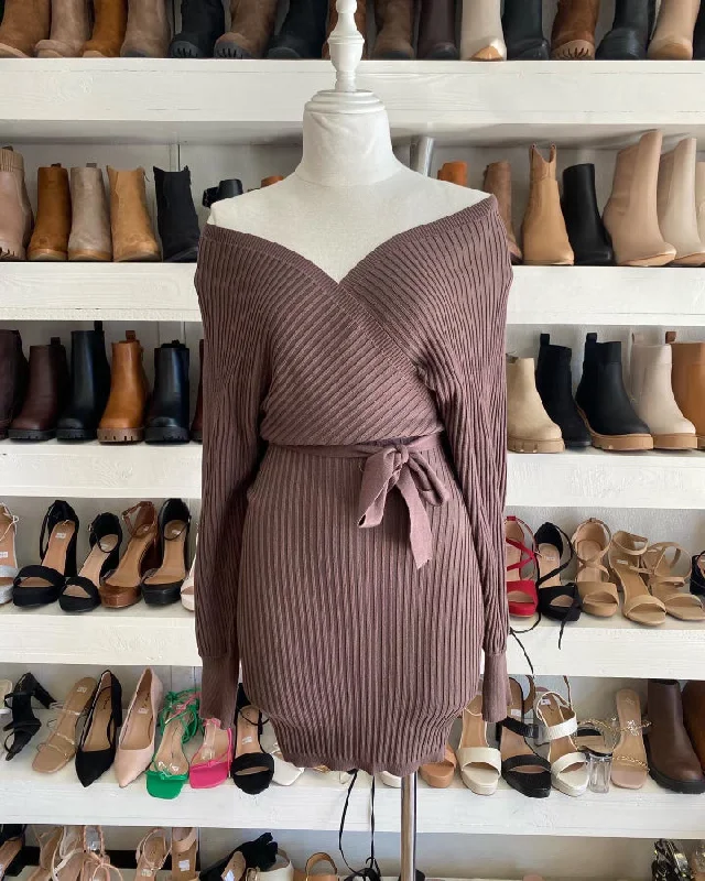 Women's Sequined Trimmed Sweater in Gold for a Glamorous Party LookKnit cross-front dress Women's Sequined Trimmed Sweater in Gold for a Glamorous Party LookKnit cross-front dress