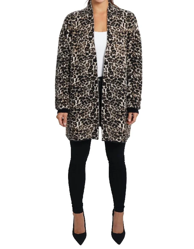 Plus Size Women's Pocket - Detail Sweater in Olive Green for a Practical and Fashionable PieceLayla Leopard Cardigan In Beige Plus Size Women's Pocket - Detail Sweater in Olive Green for a Practical and Fashionable PieceLayla Leopard Cardigan In Beige