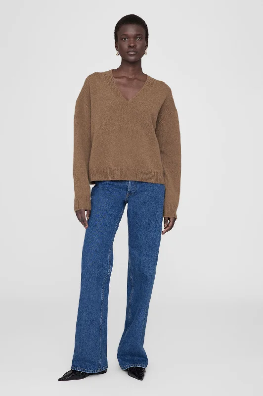 Women's Turtleneck Cashmere - Blend Sweater in Charcoal for a Sophisticated Winter EnsembleLee Sweater - Camel