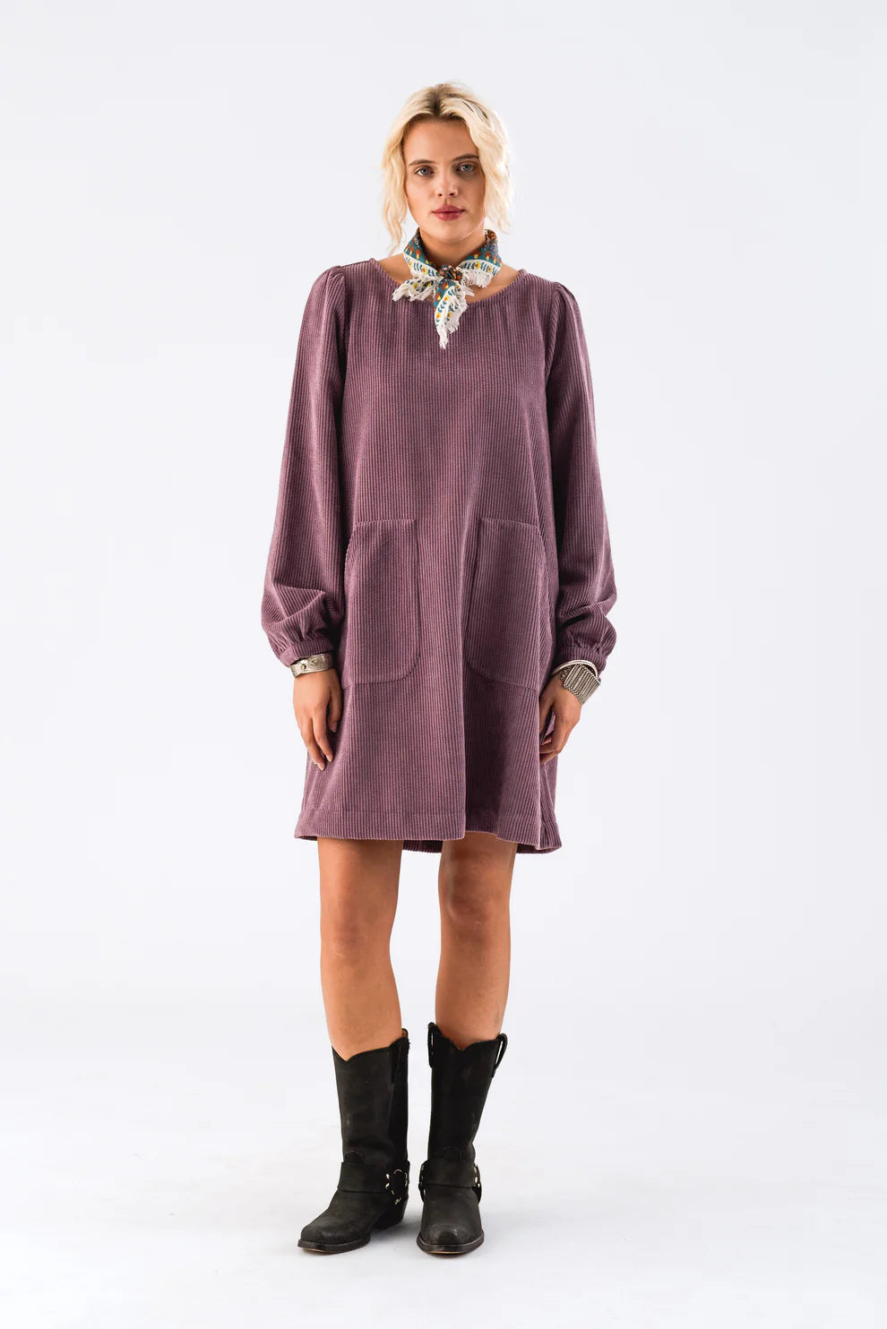 Women's Sequined Trimmed Sweater in Gold for a Glamorous Party LookLollys Laundry Lilac Short Carla Dress Women's Sequined Trimmed Sweater in Gold for a Glamorous Party LookLollys Laundry Lilac Short Carla Dress