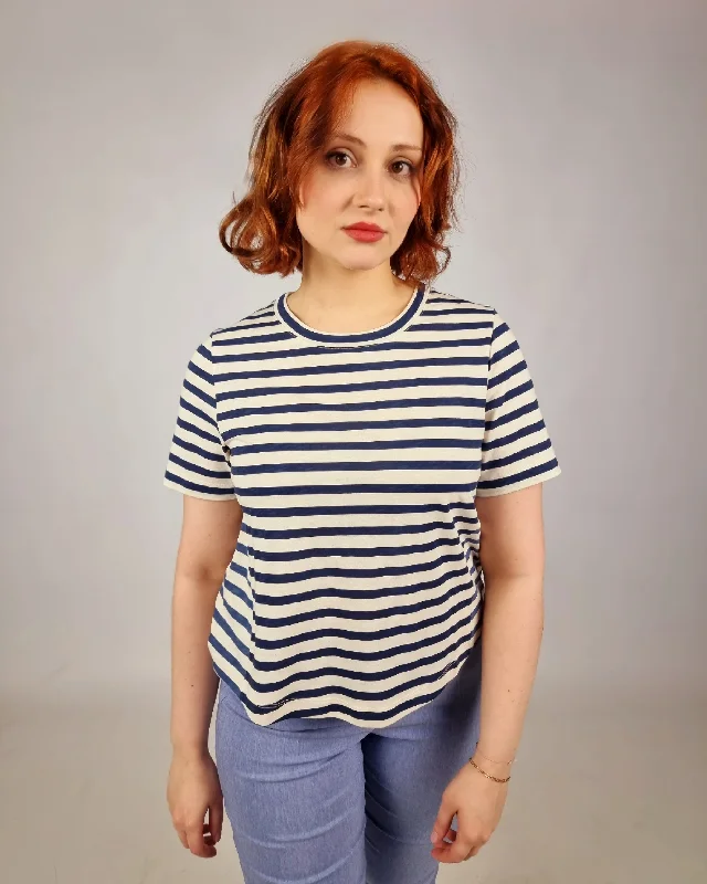 Oversized Chunky Knit Women's Cashmere Sweater in Ivory for a Cozy Winter LookMd'M Round Neck Striped Tshirt Oversized Chunky Knit Women's Cashmere Sweater in Ivory for a Cozy Winter LookMd'M Round Neck Striped Tshirt