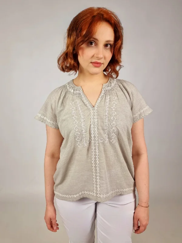 Women's Fuzzy Mohair - Blend Sweater in Light Pink for a Soft and Cozy FeelVan-Dos Grey Blouse Women's Fuzzy Mohair - Blend Sweater in Light Pink for a Soft and Cozy FeelVan-Dos Grey Blouse