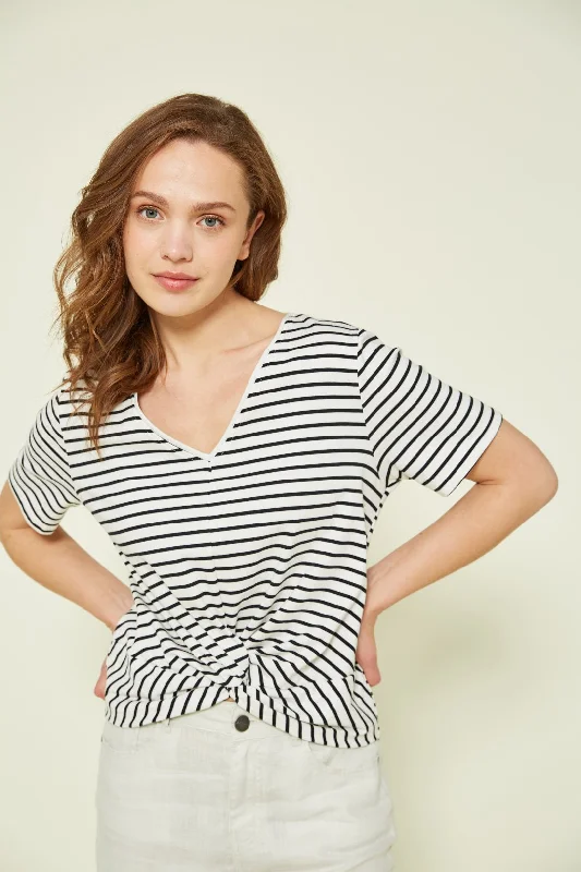 Women's Longline Boyfriend - Style Sweater in Gray for a Relaxed and Casual OutfitVan-Dos Arico Tshirt Women's Longline Boyfriend - Style Sweater in Gray for a Relaxed and Casual OutfitVan-Dos Arico Tshirt