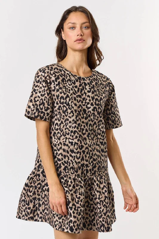 Mini Women Dress with a Short Hem for a Young and Trendy StyleLEOPARD PRINT RUFFLED MINI DRESS Mini Women Dress with a Short Hem for a Young and Trendy StyleLEOPARD PRINT RUFFLED MINI DRESS