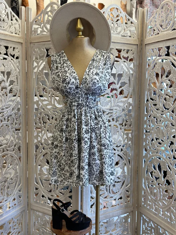 Ruffled Women Dress with Multiple Layers for a Playful and Girly StyleSide Cutout Pattern Dress Ruffled Women Dress with Multiple Layers for a Playful and Girly StyleSide Cutout Pattern Dress