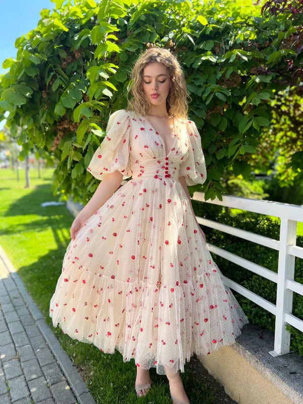 Midi dresses with pleated bodices for a classic and tailored lookCream Cherry Midi Dress Midi dresses with pleated bodices for a classic and tailored lookCream Cherry Midi Dress