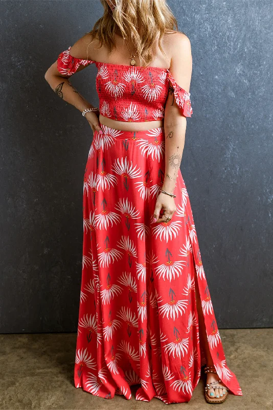 Sleeveless midi dresses with lace details for summer weddingsFloral Crop Top and Skirt Set Sleeveless midi dresses with lace details for summer weddingsFloral Crop Top and Skirt Set