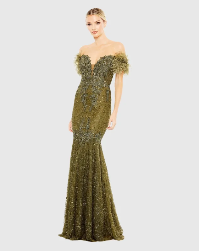 Denim maxi dresses with frayed hems for a casual lookGreen Feathered Crystal Embellished Sleeveless Gown Denim maxi dresses with frayed hems for a casual lookGreen Feathered Crystal Embellished Sleeveless Gown